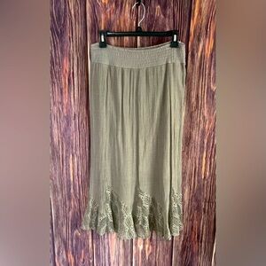 Apt 9 Skirt 33” long, women’s Size M. Pre worn one time